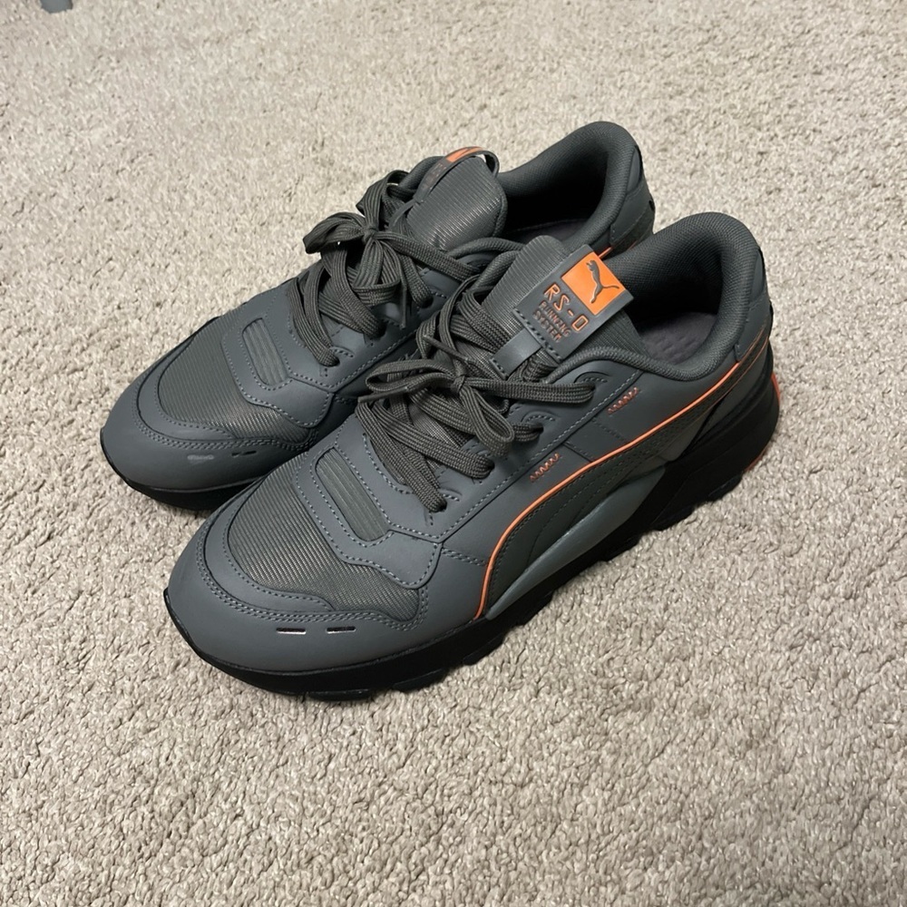 Puma Men's Gray and Orange Sneakers R system